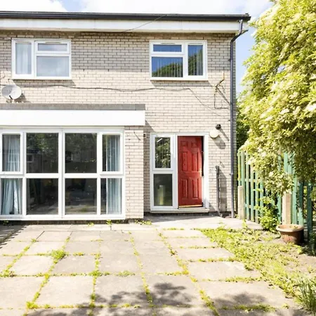 Spacious And Modern Townhouse In Old Trafford * Manchester