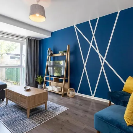 Spacious And Modern Townhouse In Old Trafford Holiday home