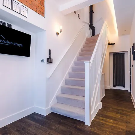 Incredible 3bed Townhouse, Rooftop Patio, Sleeps 6 Apartment