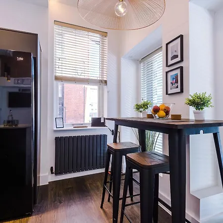 Incredible 3bed Townhouse, Rooftop Patio, Sleeps 6 Apartment Manchester
