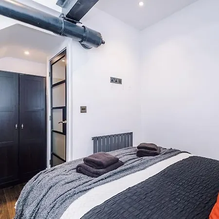 Incredible 3bed Townhouse, Rooftop Patio, Sleeps 6 *