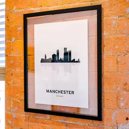 Incredible 3bed Townhouse, Rooftop Patio, Sleeps 6 * Manchester