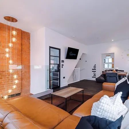 Apartment Incredible 3bed Townhouse, Rooftop Patio, Sleeps 6