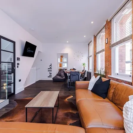 Apartment Incredible 3bed Townhouse, Rooftop Patio, Sleeps 6 *