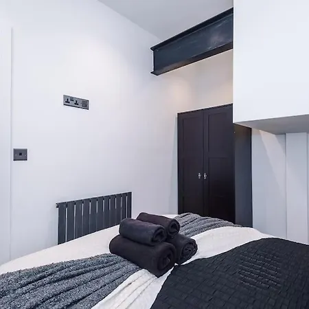 Incredible 3bed Townhouse, Rooftop Patio, Sleeps 6 Manchester