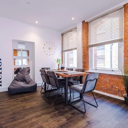 Incredible 3bed Townhouse, Rooftop Patio, Sleeps 6 アパート