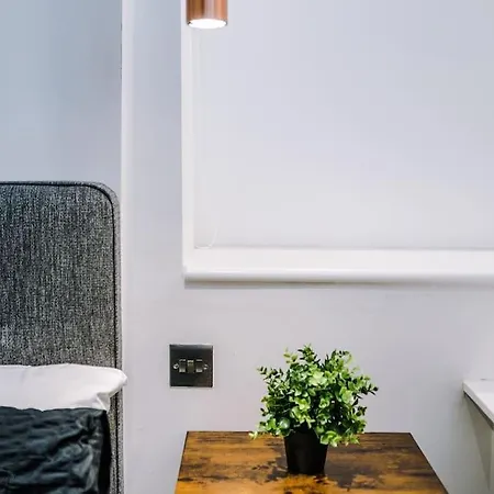 Apartment Incredible 3bed Townhouse, Rooftop Patio, Sleeps 6 *