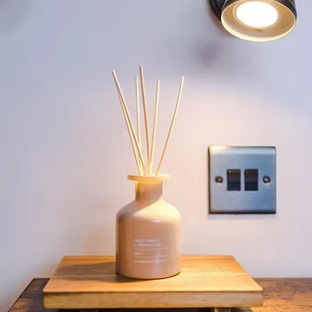 Incredible 3bed Townhouse, Rooftop Patio, Sleeps 6