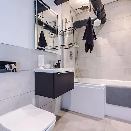 Incredible 3bed Townhouse, Rooftop Patio, Sleeps 6 *