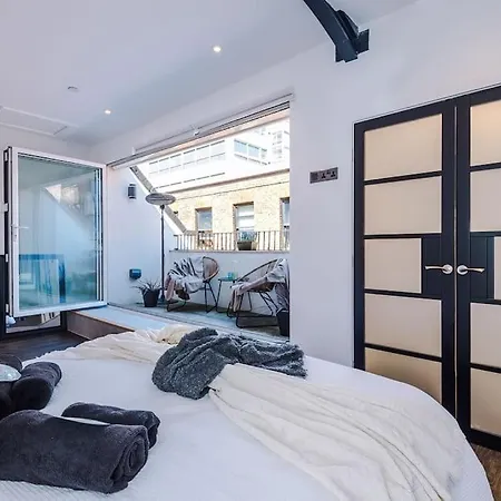 Incredible 3bed Townhouse, Rooftop Patio, Sleeps 6 Apartment Manchester