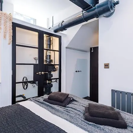 Incredible 3bed Townhouse, Rooftop Patio, Sleeps 6 Apartment