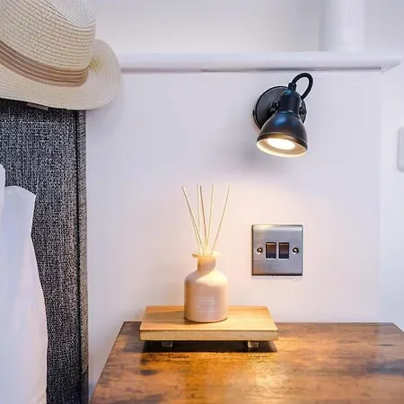 Incredible 3bed Townhouse, Rooftop Patio, Sleeps 6 * Manchester