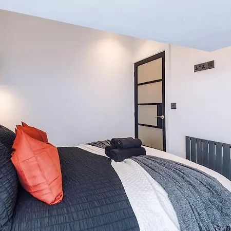Incredible 3bed Townhouse, Rooftop Patio, Sleeps 6 Apartment Manchester