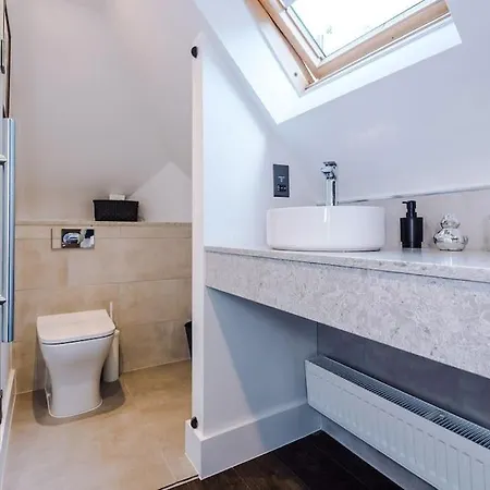 Incredible 3bed Townhouse, Rooftop Patio, Sleeps 6 *