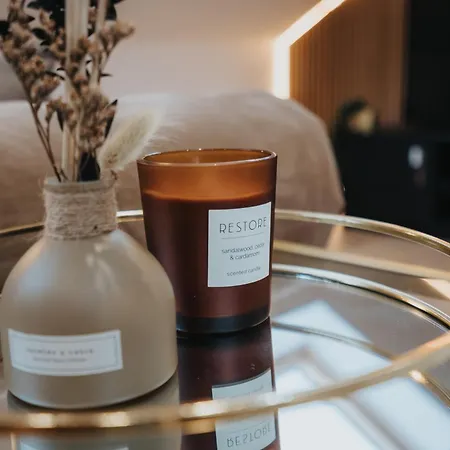 Scandi Loft Style - Sleeps 6 - Near Airport Manchester