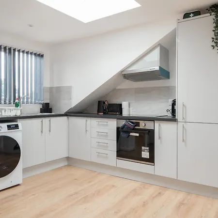 Scandi Loft Style - Sleeps 6 - Near Airport Apartamento *