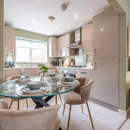 Modern House 2 Bedroom 5 Beds