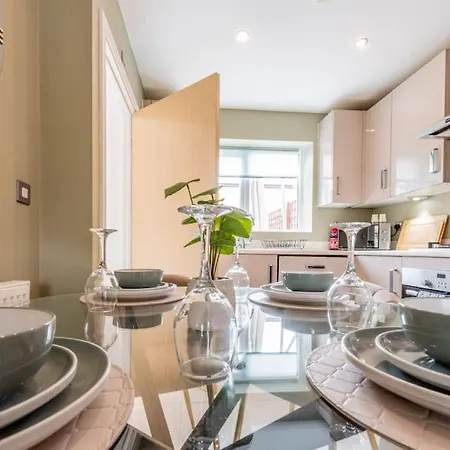 Holiday home Modern House 2 Bedroom 5 Beds
