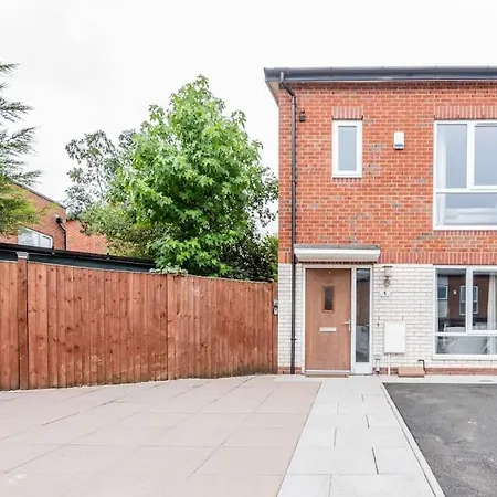 Modern House 2 Bedroom 5 Beds *