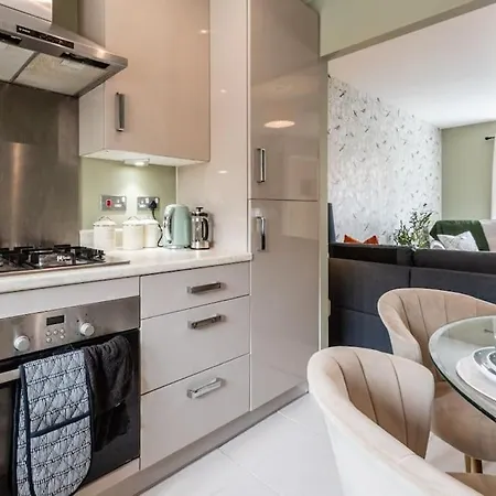 Modern House 2 Bedroom 5 Beds Holiday home *
