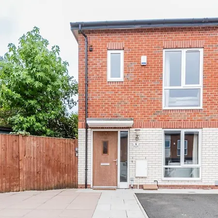 Modern House 2 Bedroom 5 Beds *