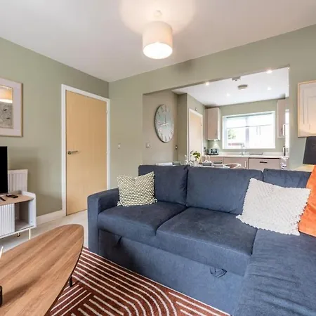 Modern House 2 Bedroom 5 Beds Holiday home Manchester