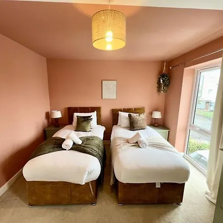 Modern House 2 Bedroom 5 Beds Holiday home