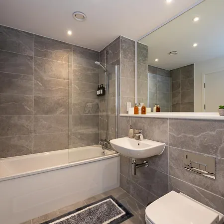 Pet Friendly 2br Near Station By Asquare Letting Apartment