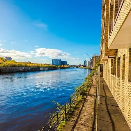 Balcony, Waterfront, En-suite, Roof Terrace, Yogo Exercise Studio, City Views Salford *