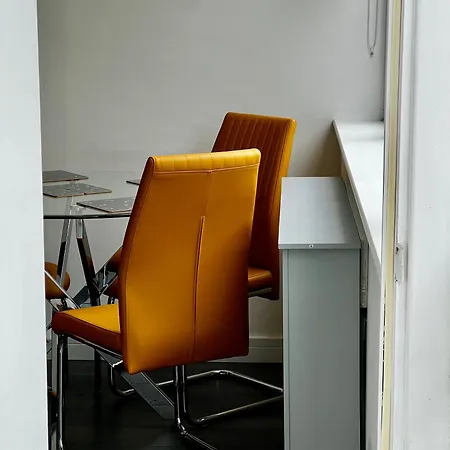 - 1 Bedroom - Sleeps 3 - Free Parking 맨체스터