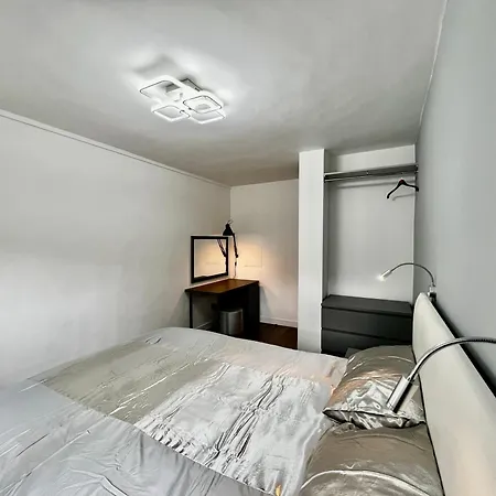 - 1 Bedroom - Sleeps 3 - Free Parking