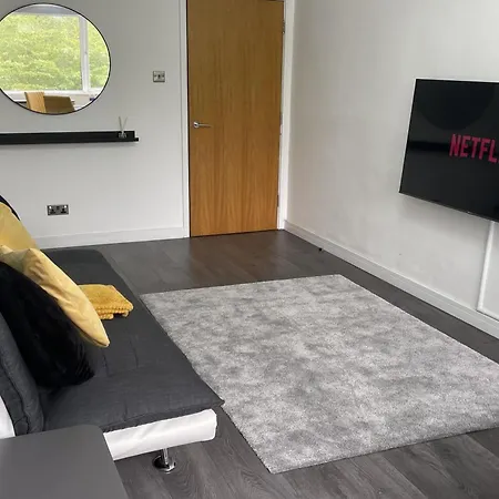 - 1 Bedroom - Sleeps 3 - Free Parking Apartment