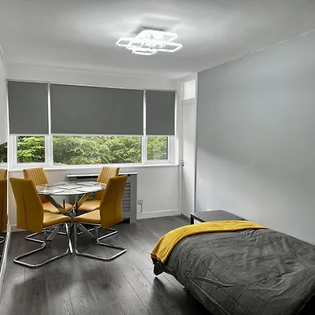 Apartment - 1 Bedroom - Sleeps 3 - Free Parking
