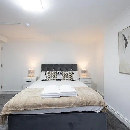 Modern Spacious 6bd Haven 8 Min From Centre Holiday home Manchester