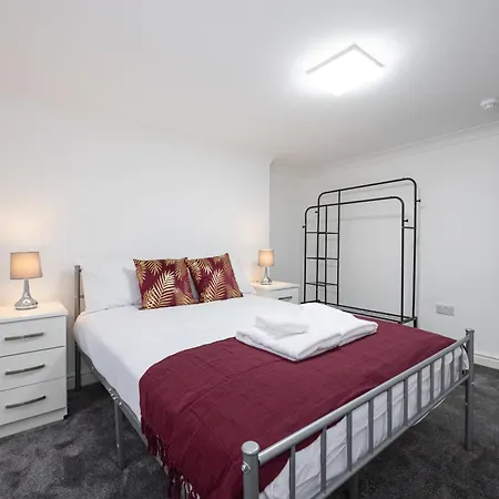 度假居 Huge 6br Sleeps 12 Near City! 曼彻斯特