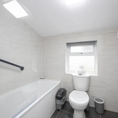 Modern Spacious 6bd Haven 8 Min From Centre *