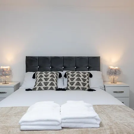 Modern Spacious 6bd Haven 8 Min From Centre