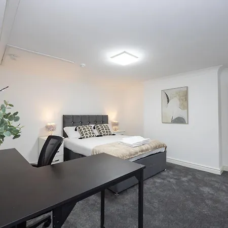 Modern Spacious 6bd Haven 8 Min From Centre Holiday home Manchester