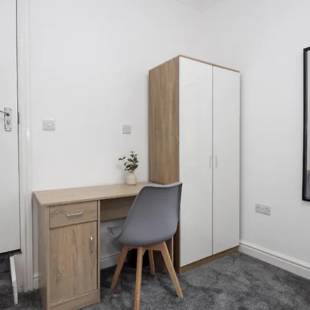 Modern Spacious 6bd Haven 8 Min From Centre Holiday home