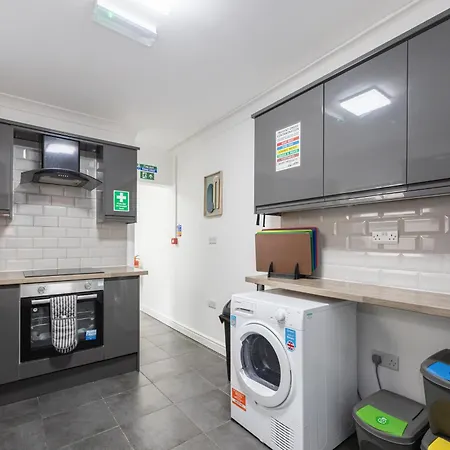 Modern Spacious 6bd Haven 8 Min From Centre