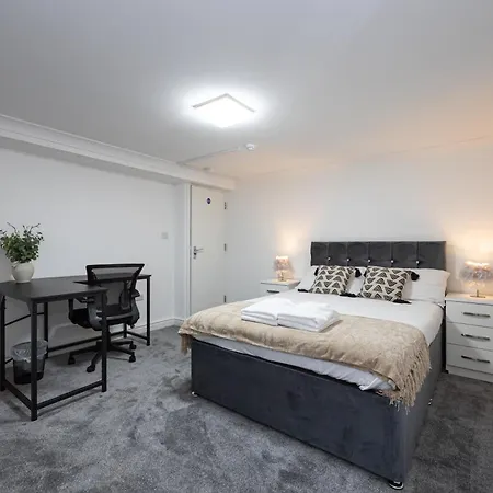 Modern Spacious 6bd Haven 8 Min From Centre Holiday home