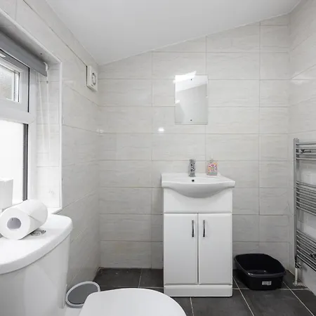 Modern Spacious 6bd Haven 8 Min From Centre