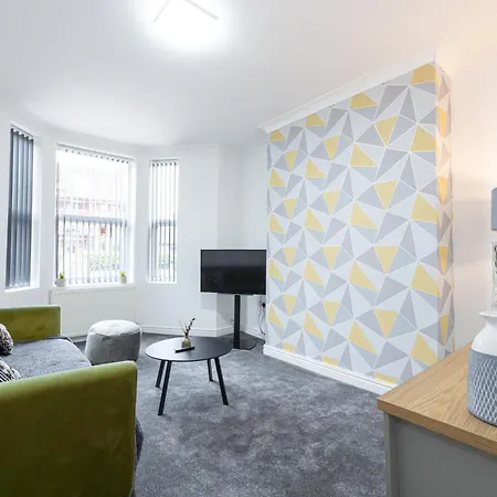 Holiday home Modern Spacious 6bd Haven 8 Min From Centre *