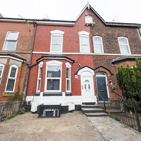 Holiday home Modern Spacious 6bd Haven 8 Min From Centre *