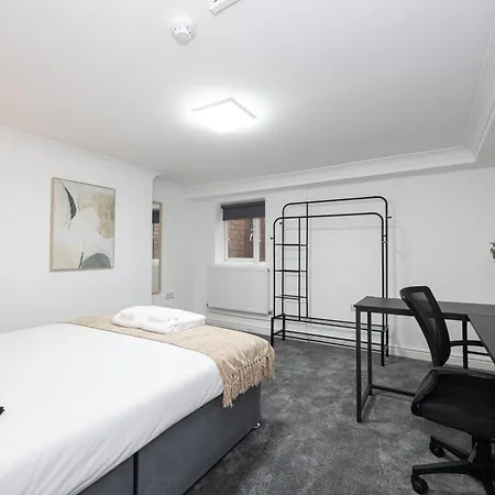 Modern Spacious 6bd Haven 8 Min From Centre Holiday home