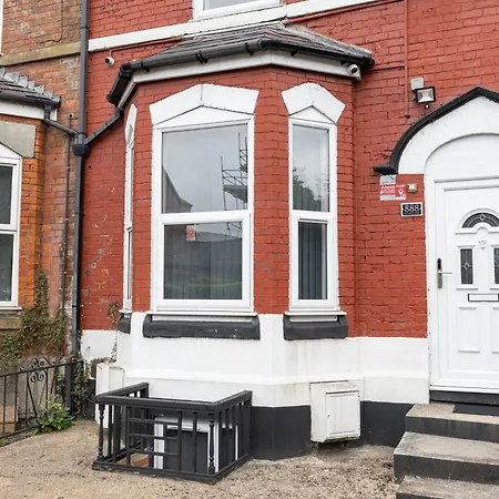 Holiday home Modern Spacious 6bd Haven 8 Min From Centre Manchester