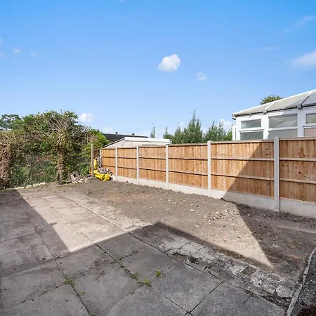 52 Furnival Road, Guest house *