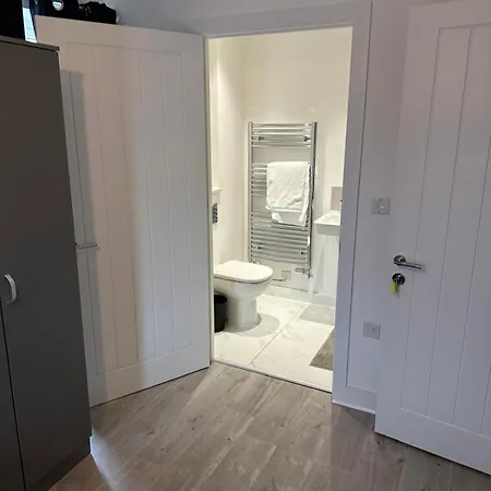 Lush King Ensuite In A Shared *