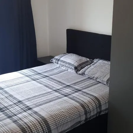 Lush King Ensuite In A Shared 아파트 *