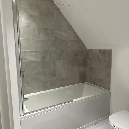 Lush King Ensuite In A Shared *